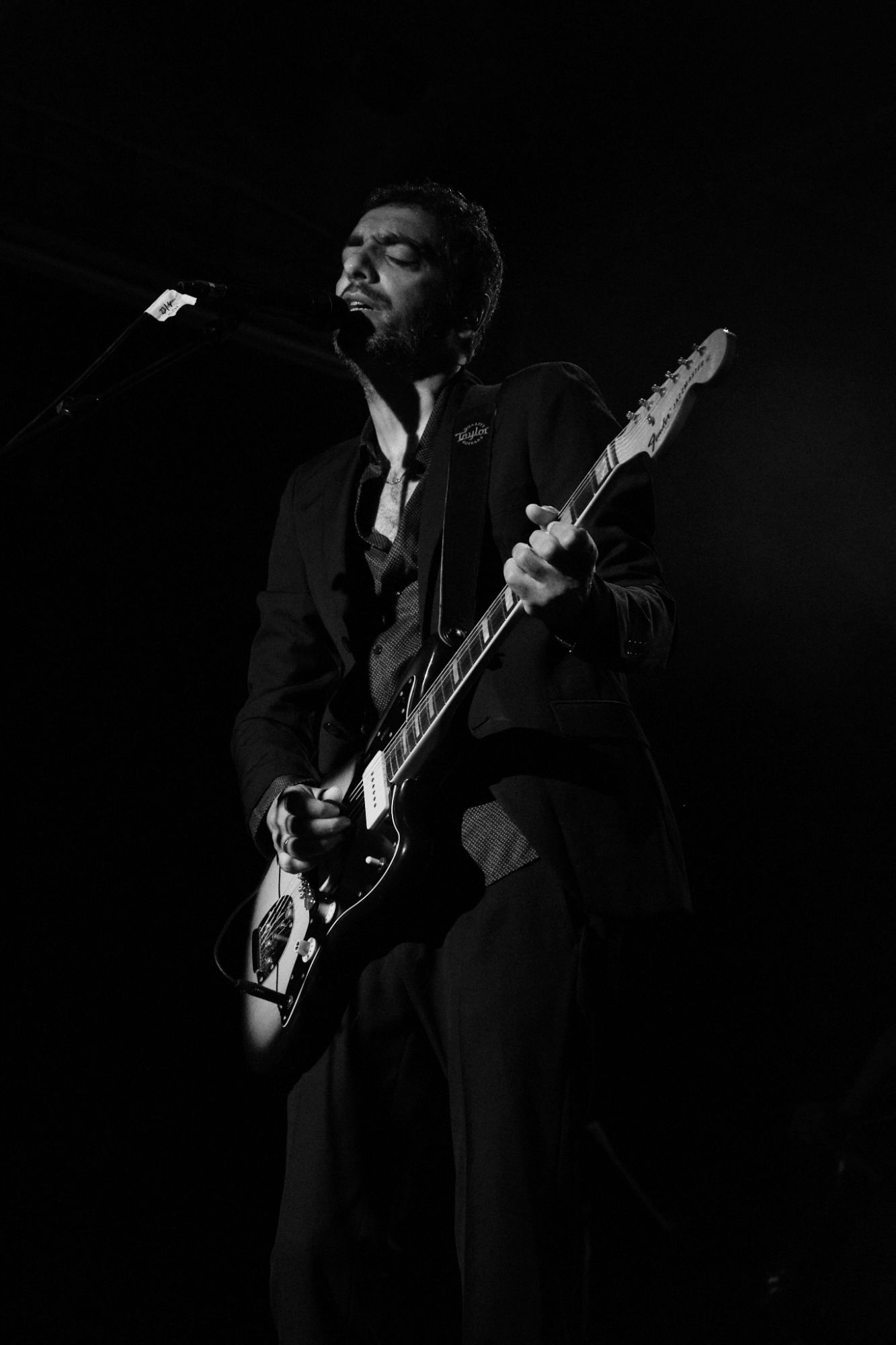 Black and white photo of DUDU TASSA & KUWAITIS performing at Meet Factory in Prague