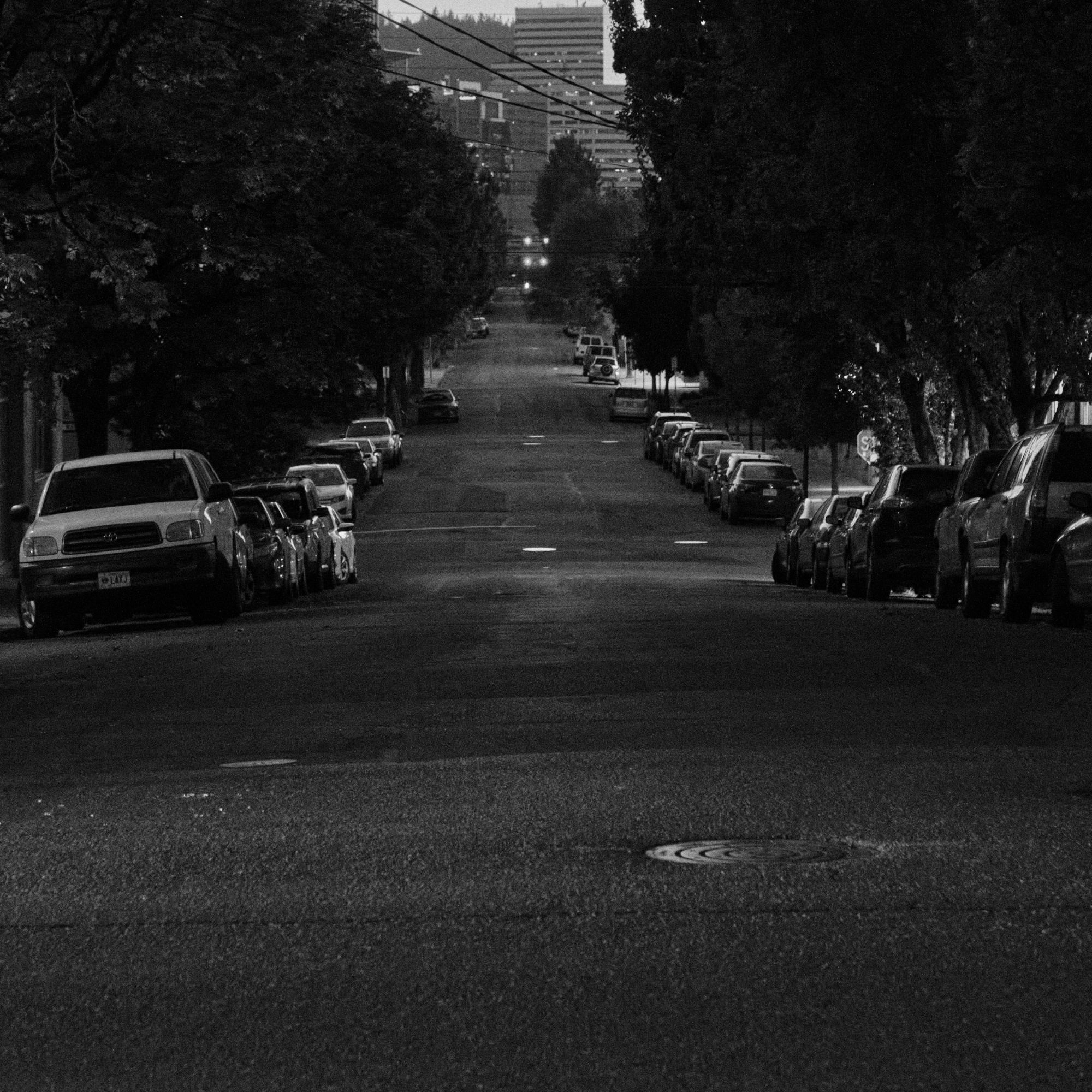 Black and white photo of Portland street at night